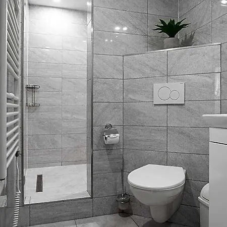 Schwarz Otel 3*